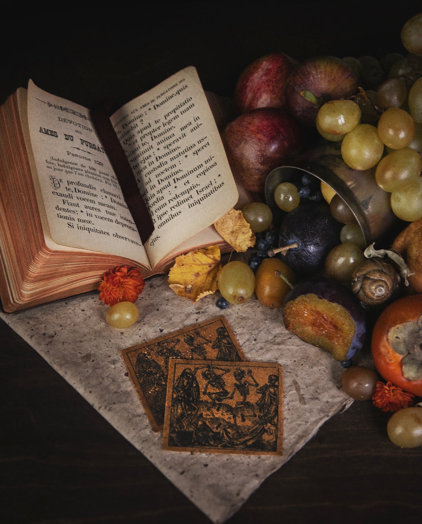 DANSE MACABRE | Parchemin parfumé - sang de dragon, musc, et benjoin