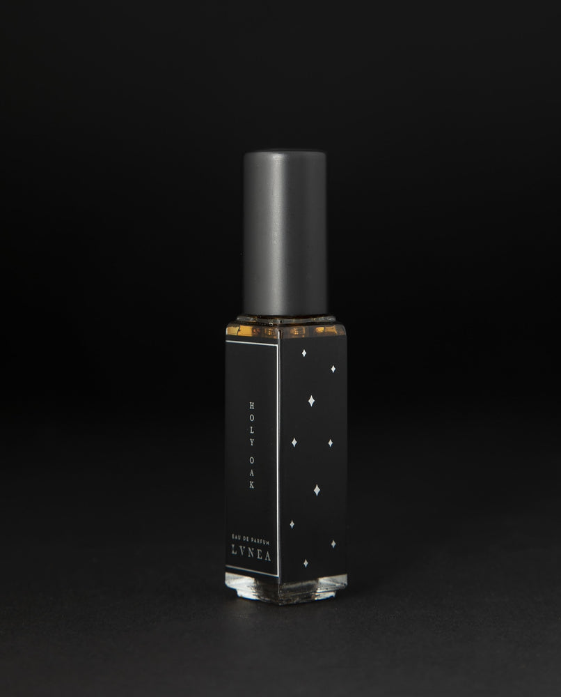 A full bodied, damp and dry, unisex wood fragrance by natural and botanical perfume brand LVNEA with notes of cedar leaf and cedarwood, olibanum (frankincense), oakmoss, oakwood, galbanum, and pine resin. Presented in a 8ml black glass bottle, the label reads HOLY OAK EAU DE PARFUM.